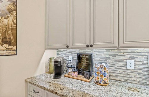 Madison House | The Main Stay - Steps from Ohio River, Shopping, & Dining on Main St