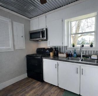 Linden House | The Main Street Cottage