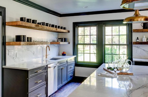 Village of Southampton House | The Mainstay - Entire Bed & Breakfast