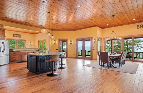 Bryson City Cabin | The Majestic (Large Private Seasonal Pool)