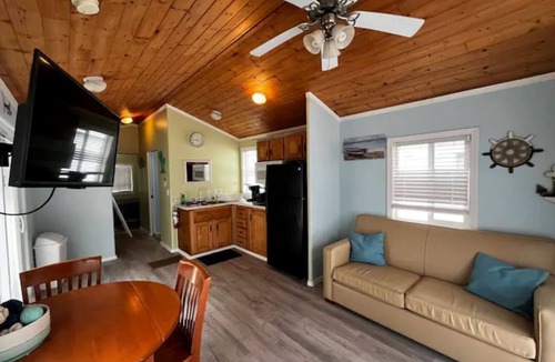Harlingen Cabin | The Majestic Marlin, with Pool Access!