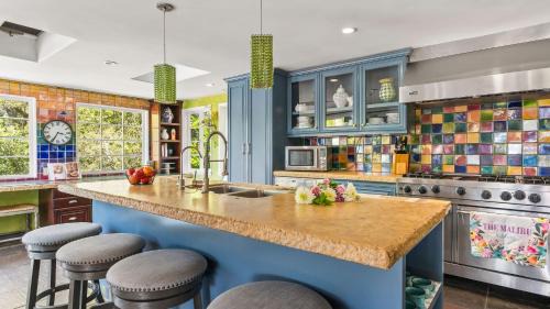 Calabasas House | The Malibu Retreat Estate Guest House by AvantStay