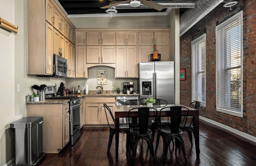 East Market District House | The Manhattan ~ Hot Tub, Fire Pit, Grill & Chill