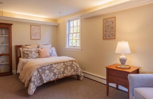 Newcastle Bed & Breakfast | The Manor at 34 Main