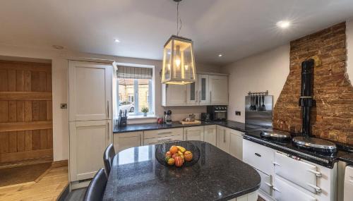 Earls Barton House | The Manor Barn