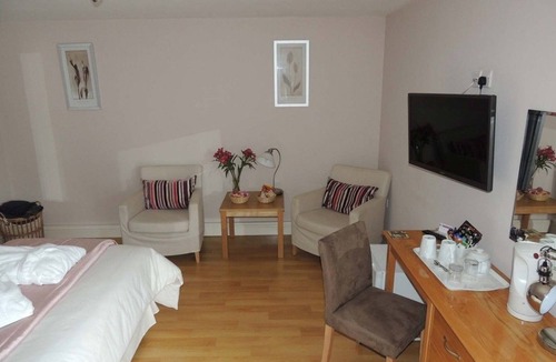 Spetchley Bed & Breakfast | The Manor Coach House