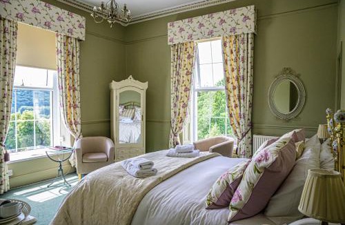 Crickhowell Hotel | The Manor Hotel