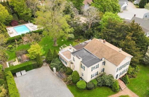 Village of Southampton House | The Manor