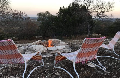 Fredericksburg House | The Mansion on The Hill | Huge Views / Retro Cool / Firepit (by WTG)