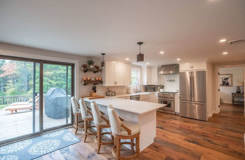 West Dover House | The Mansion-Rustic Contemporary W/ Hot Tub & Views