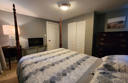 Ridgeway Bed & Breakfast | "The Maple", a charming Niagara B&B room, near Crystal Beach and Niagara Falls