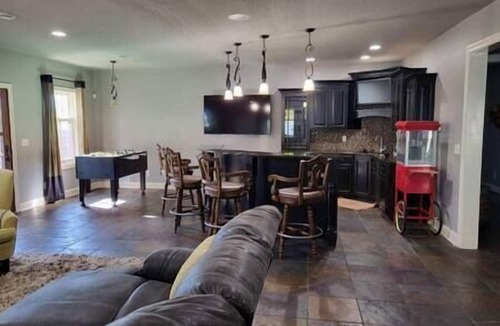 Alexandria House | The Maple Lake Villa
