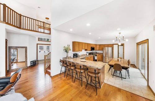 Tannersville Cabin | The Maple Lodge at Camelback is a modern, three-level mountain retreat located in the highly desirable Northridge community, just 5 minutes from Camelback Mountain and 2 minutes from Aquatopia Indoor Waterpark. Under two hours from Manhattan.