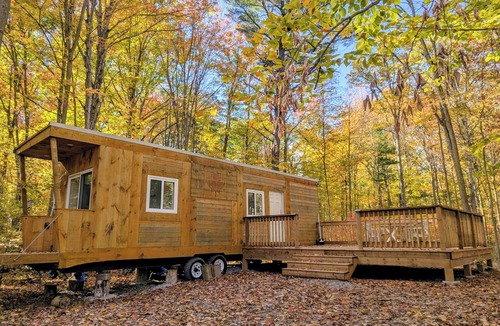 West Lincoln Cabin | The Maple Nook