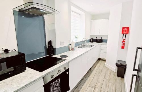 Farnham Apartment | The Maple Suite