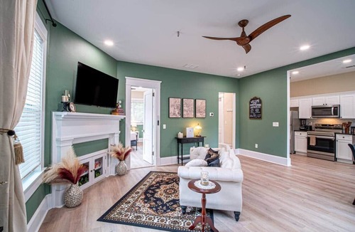 Marietta Apartment | The Marietta Square Manor
