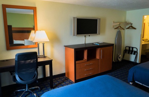 West Yarmouth Hotel | The Mariner Resort on Cape Cod!