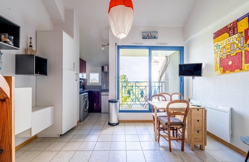 Pornic Apartment | The Marin’s Cabin, pool, sleeps 4
