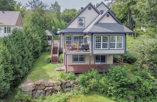 Gore House | The Mariposa - stunning waterfront with hot tub!