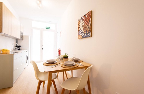 Aiora Apartment | The Maritim Metro Station Suite 02 by Florit Flats