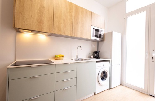 Aiora Apartment | The Maritim Metro Station Suite 02 by Florit Flats