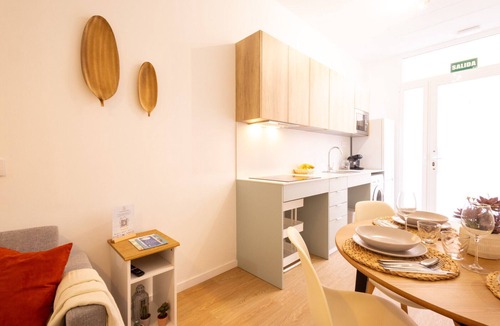 Aiora Apartment | The Maritim Metro Station Suite 01 by Florit Flats