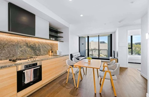 West Melbourne Apartment | The Marker - Trendy Executive CBD Apt with parking
