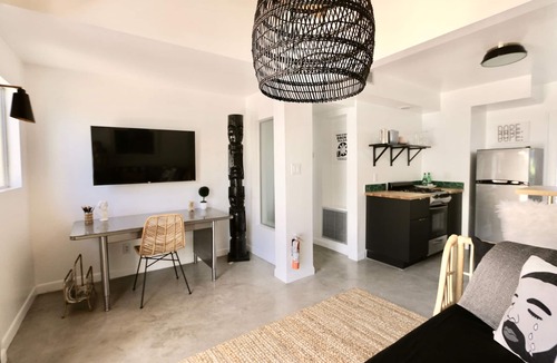 Warm Sands Hotel | The Marley by AvantStay