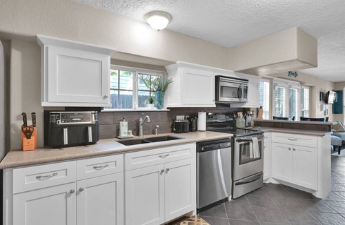 Willis House | The Marlin House: Waterfront Escape with Dock, Outdoor Kitchen & Stunning Views!