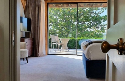 Layham Hotel | The Marquis