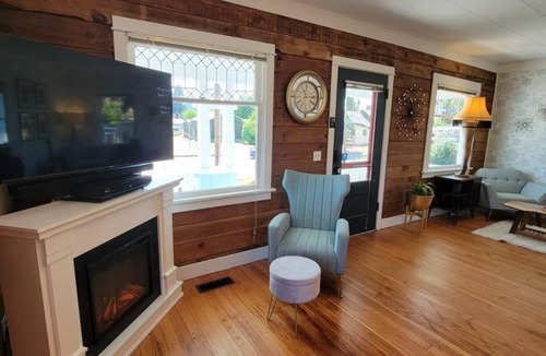 Crawfordsville House | The Marshall Cottage