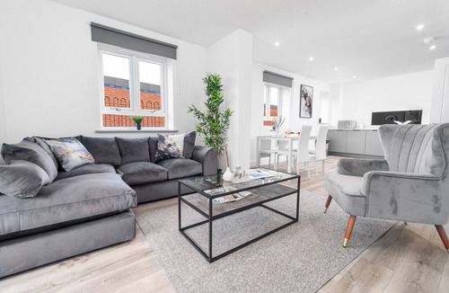 Smethwick Apartment | The Marsons Collection - 2 Bed Apartment- Parking