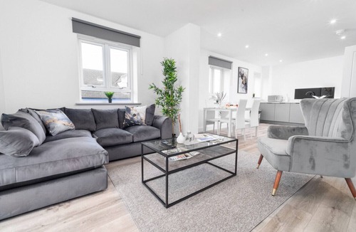 Smethwick Apartment | The Marsons Collection- 2 Bed Apartment- Parking