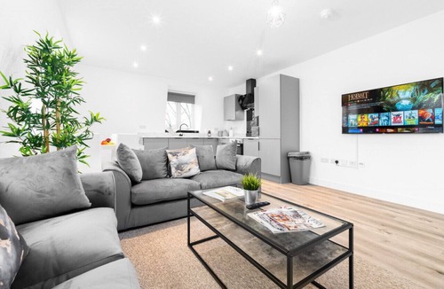 Smethwick Apartment | The Marsons Collection - 2 Bed Apartment - Parking