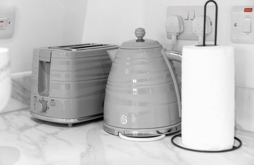 Smethwick Apartment | The Marsons Collection - 2 Bed Apartment - Parking