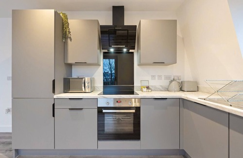 Smethwick Apartment | The Marsons Collection - 2 Bed Apartment - Parking