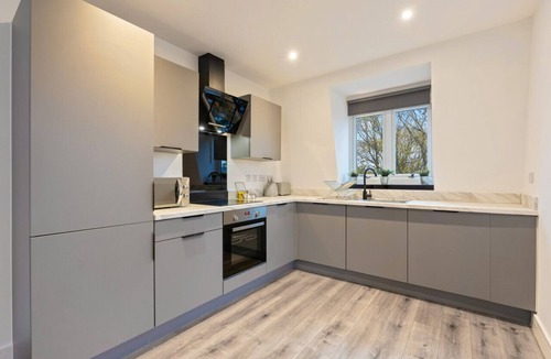 Smethwick Apartment | The Marsons Collection - 2 Bed Apartment - Parking