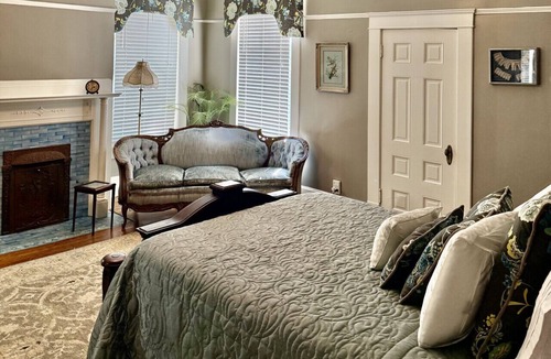 Guthrie Bed & Breakfast | The Martha Dale at The Judges Chambers