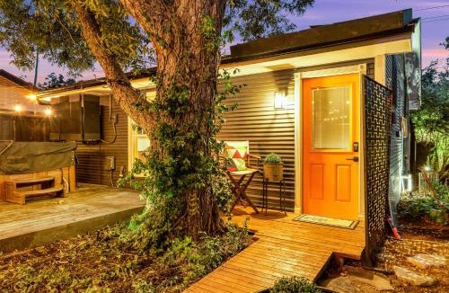 Frisco Original Donation House | The Martin Frisco Stay & Play Hot tub, Pool & Firepit