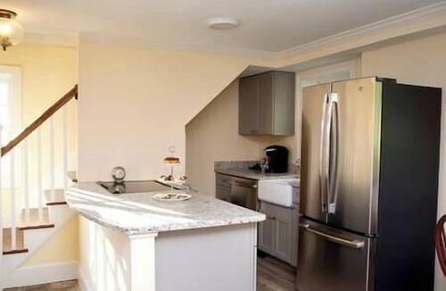New Kent House | The Martin House: Historic 1 Br Cottage