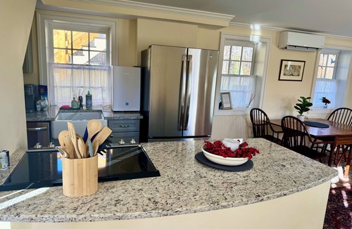 New Kent House | The Martin House: Historic 1 Br Cottage