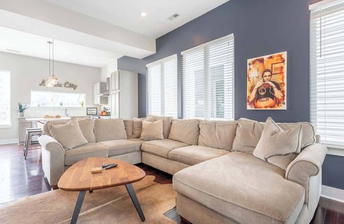 Chestnut Hill Condo | The Martin - Modern Home with Rooftop Deck