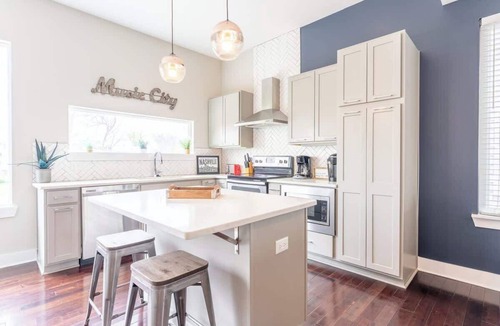 Chestnut Hill Condo | The Martin - Modern Home with Rooftop Deck