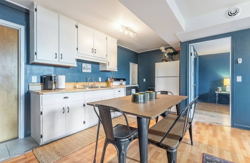 Livingston House | The Mason Apartment-Cozy Getaway