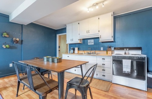 Livingston House | The Mason Apartment-Cozy Getaway
