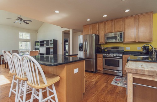 Rowland House | The Masthope Oasis- only 2 minute drive to beach!