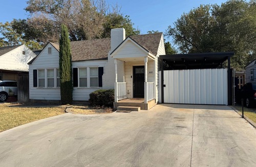 Tech Terrace House | The Matador Cottage Near TTU (Entire Property)