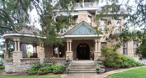 Fort Wood Bed & Breakfast | The Mayor's Mansion Inn