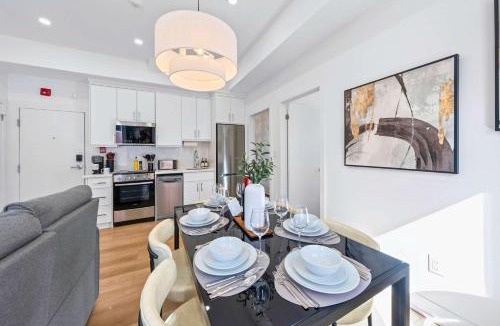 Grange Park Hotel | The McCaul by Casa Hotels - Spacious Group Suite Near FIFA