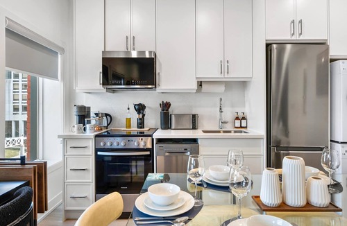 Grange Park Hotel | The McCaul | Cozy DT Suite near FIFA 2026